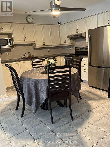 Photo du bâtiment - 7373 Martin Grove Rd