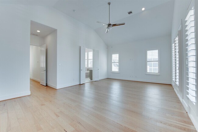 Foto del edificio - 8736 Oak Kolbe Ln