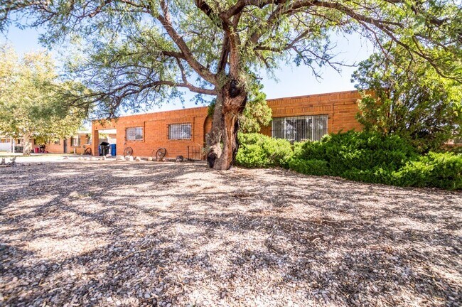 Foto del edificio - Large Corner Lot Santé Fe Home, Over 1650 ...