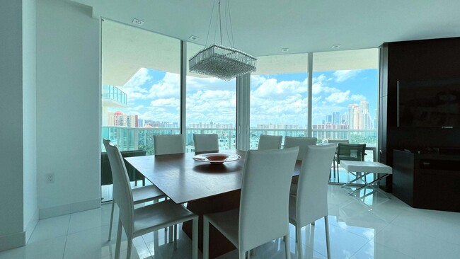 Foto del edificio - 250 Sunny Isles Blvd