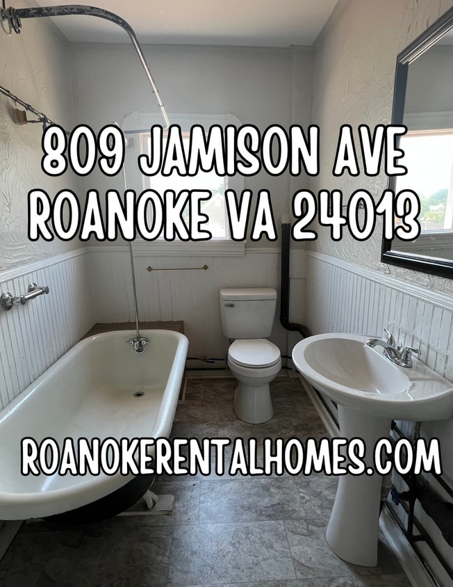 Photo - 809 Jamison Ave SE
