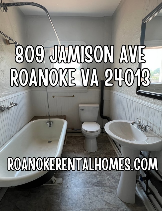 Building Photo - 809 Jamison Ave SE