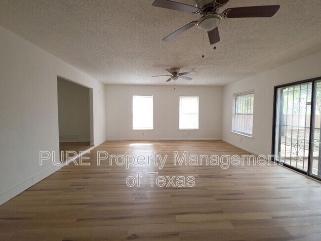 Foto del edificio - 5204 Peppertree Pkwy
