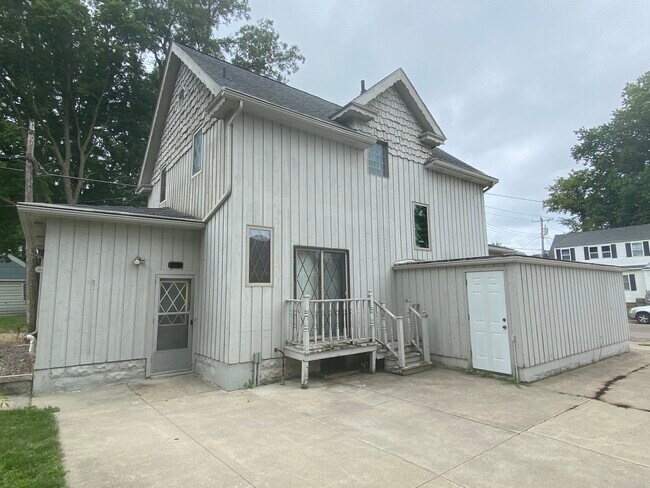 Building Photo - 305 Euclid Ave