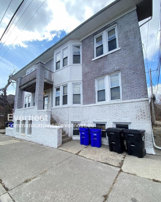 Primary Photo - 9429 Brush St