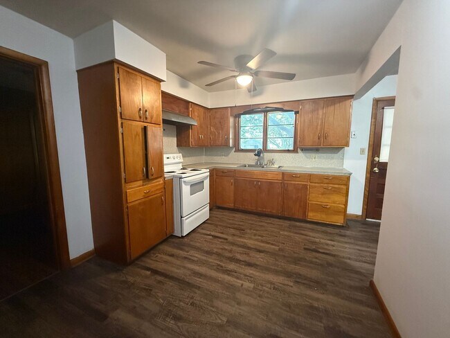 Foto del edificio - 3 Bedroom 1 Bath with 1 Car Garage!