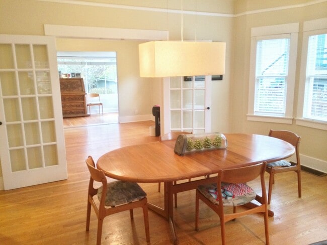 Building Photo - 4bd/2.5ba Seattle House