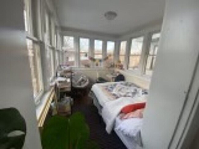 Building Photo - 404 E Oakland Ave