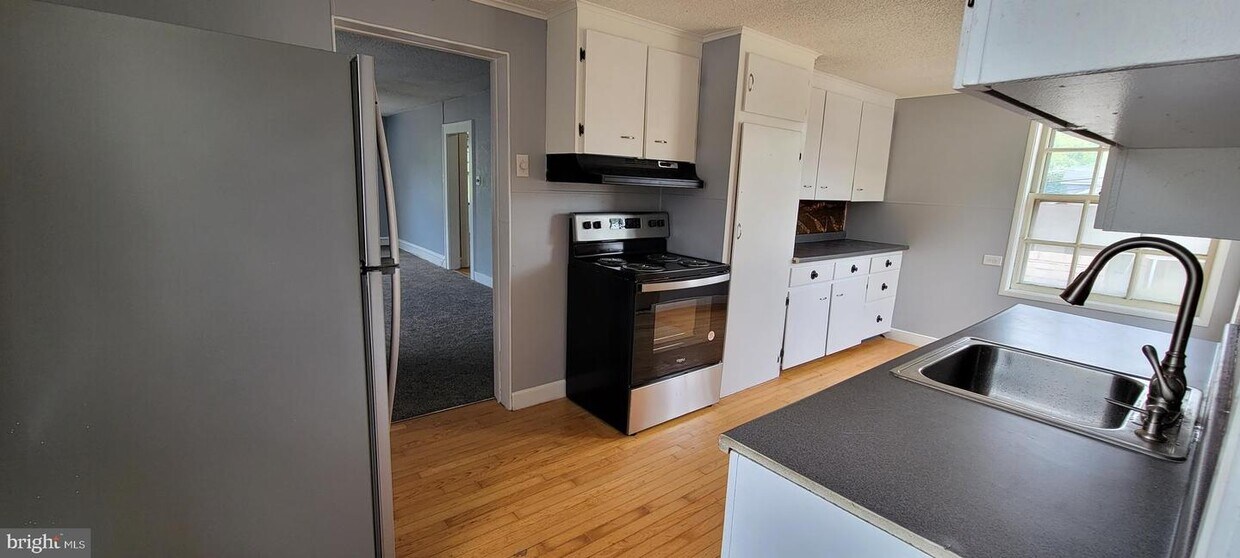 96 Kendall Blvd Unit 2ND FL, Oaklyn, NJ 08107 Room for Rent in Oaklyn