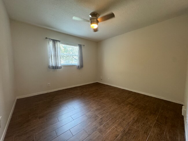 Foto del edificio - 637 Harwood St