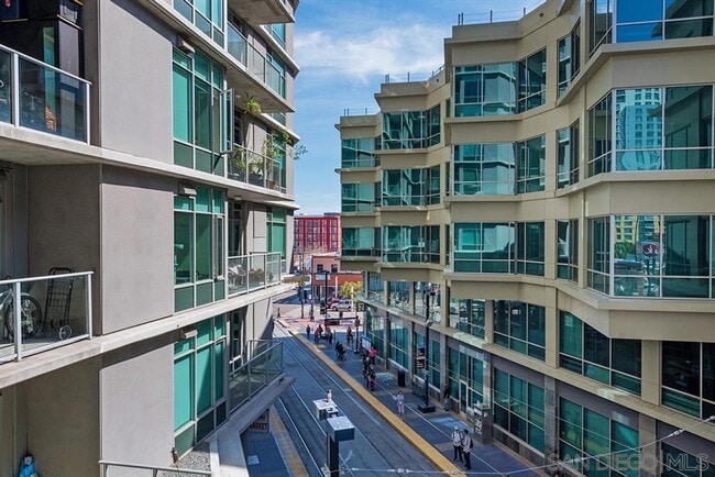 Foto del edificio - Modern East Village 1 Bedroom at Smart Corner!