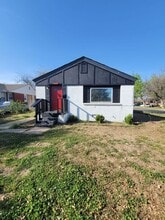 Building Photo - 555 E Harmon Dr