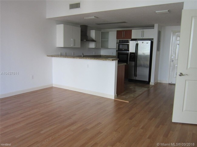 Building Photo - 1 br, 1 bath  - 170 SE 14th St # 3902