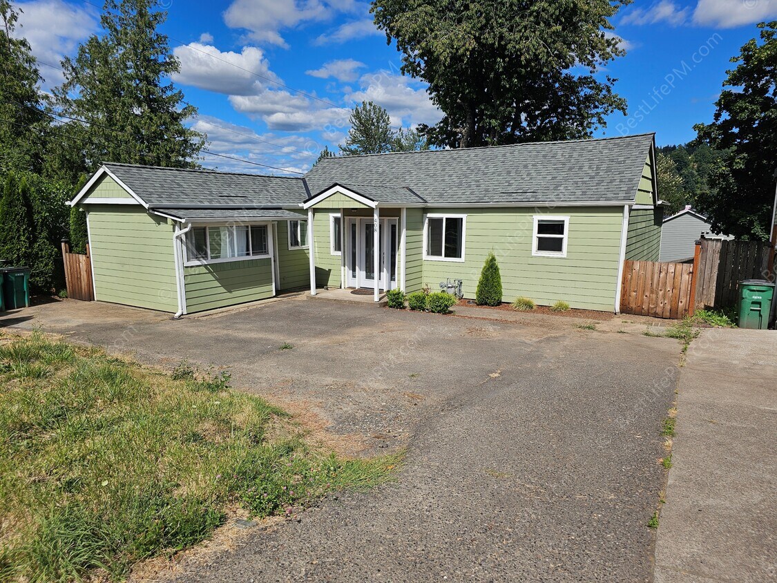 Primary Photo - 408 SE Kibling St