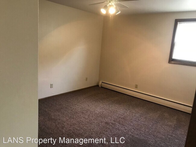 Building Photo - 1 br, 1 bath Apartment - Forestview Apartm...
