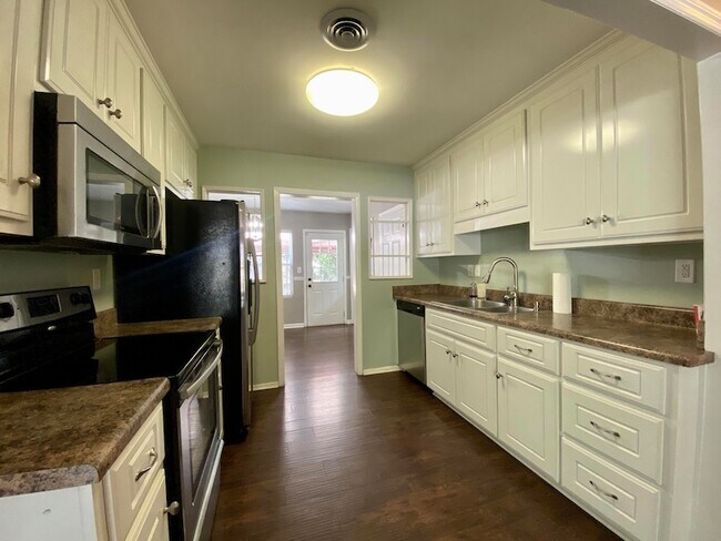 Foto del edificio - 2032 Wren Rd