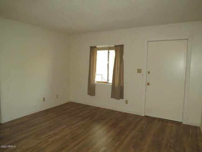 Building Photo - 1244 E Vogel Ave