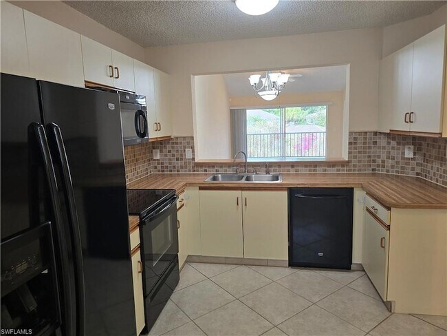Foto del edificio - 5741 Whitaker Rd