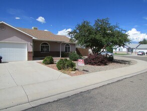 Building Photo - 1241 Tara Dr
