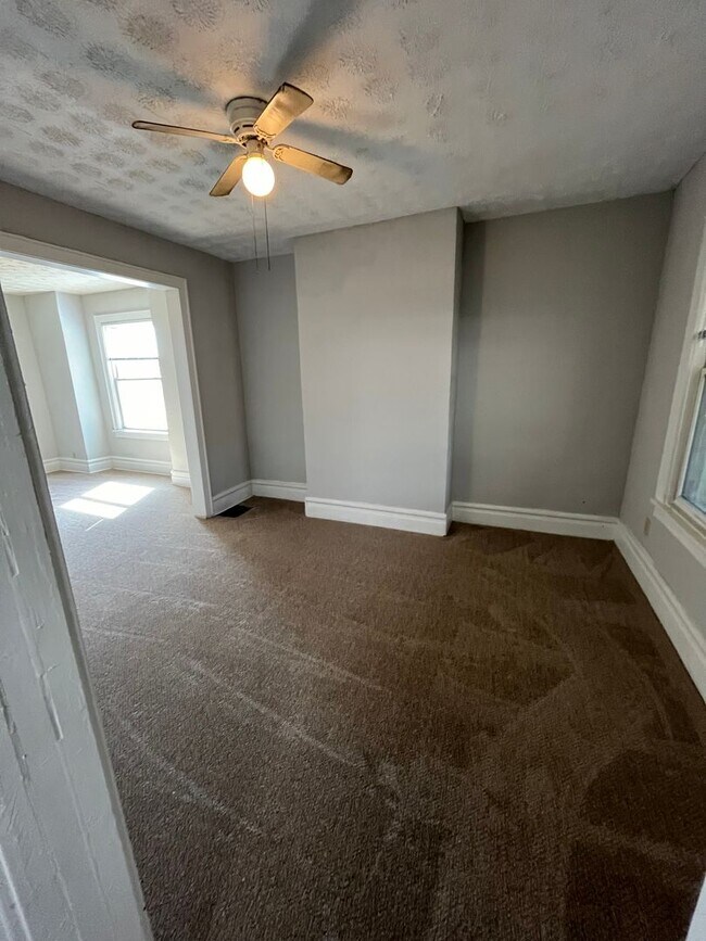 Foto del edificio - Spacious 3 Bed 1.5 Bath in Milo-Grogan