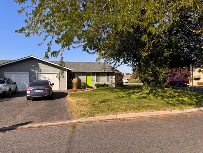 Building Photo - 4301 W Viola Ave