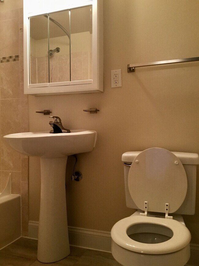 Tysons View Apartments 2206 Pimmit Run Ln Falls Church, VA