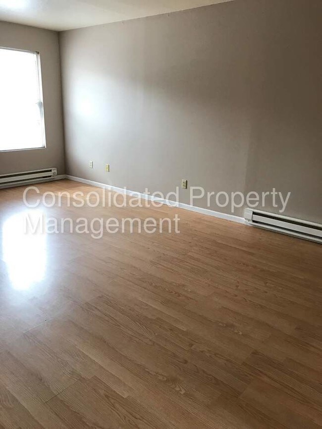 Building Photo - 425 Romig St
