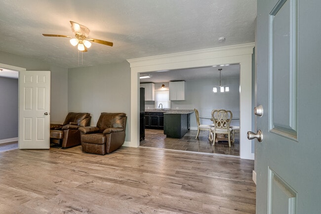 Foto del edificio - 279 Stones River Rd