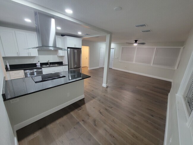 Foto del edificio - 611 Tanglewood St