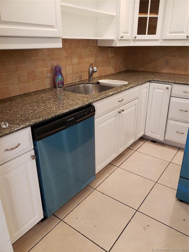 Building Photo - 290 174th St St