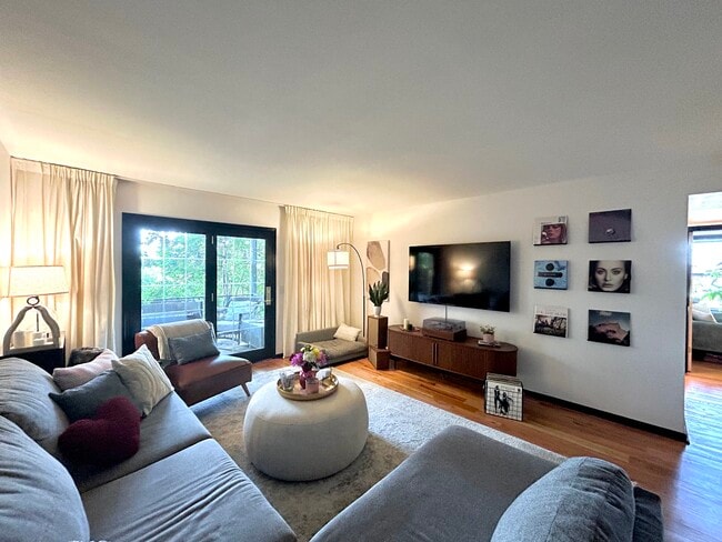 Building Photo - 4425 Westlawn Dr