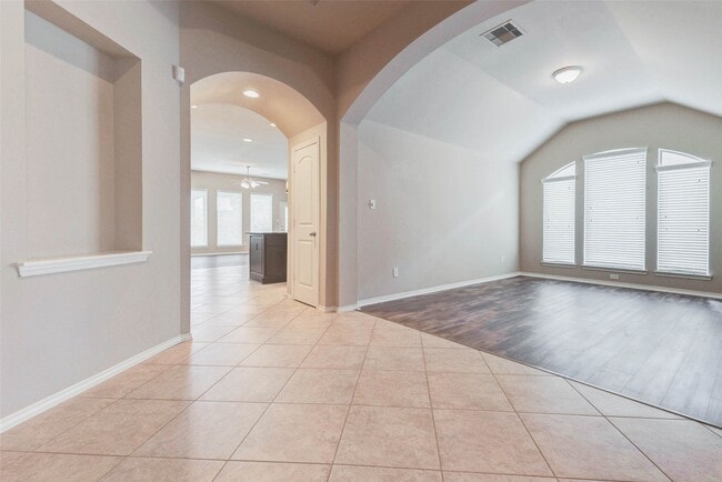 Foto del edificio - 25839 Riverside Creek Dr
