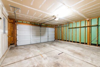 Building Photo - 12105 E Bay Ct