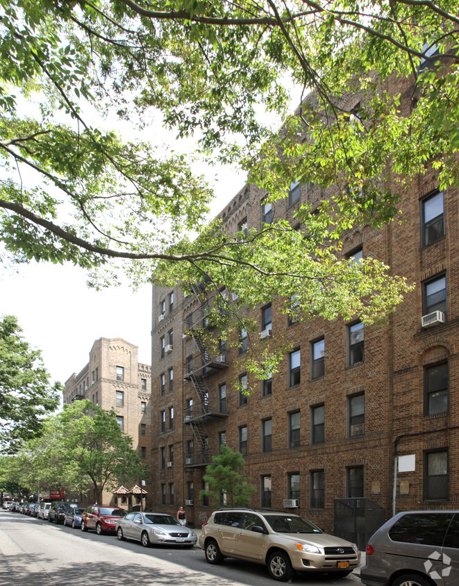 Foto principal - 3093 Brighton 4th St