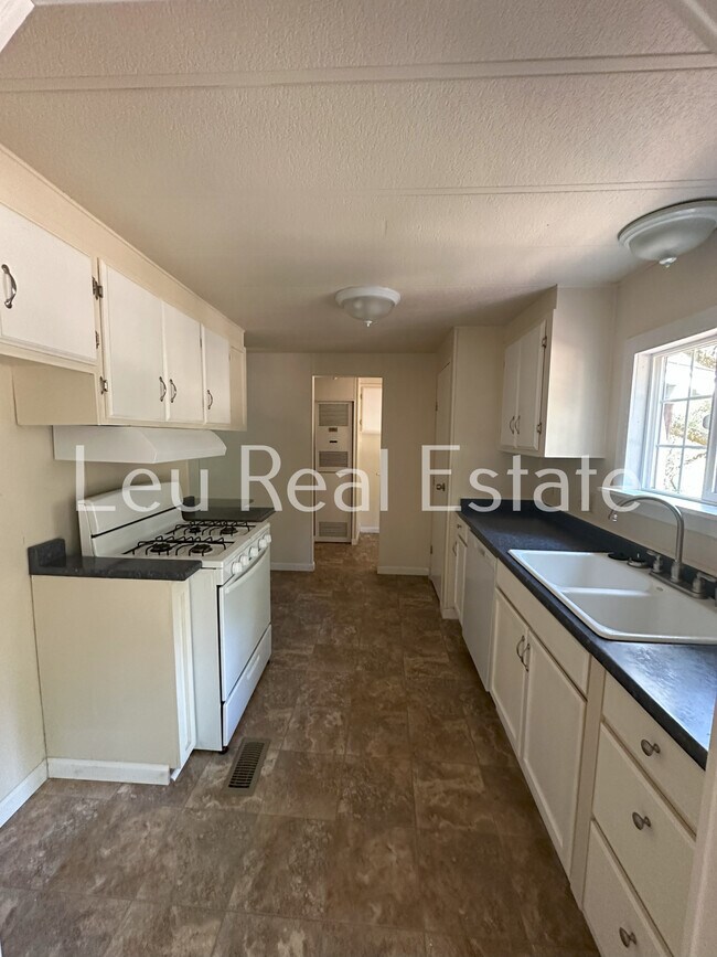 Foto del edificio - 4700 Mineral Way