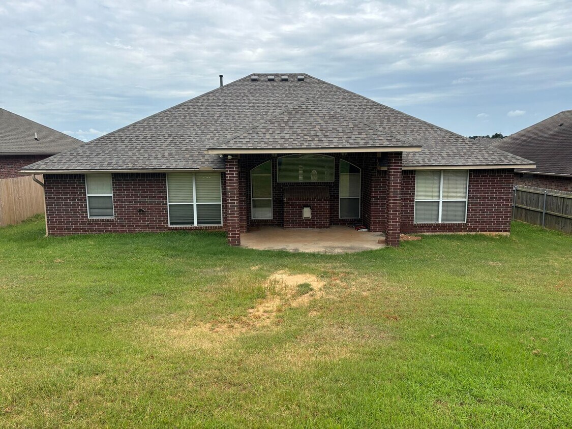Building Photo - Wonderful 3 Bed 2 Bath Home in Midwest City