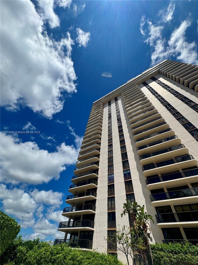 Building Photo - 19667 Turnberry Way
