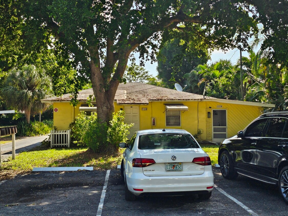 2658 NE 9th Ave, Wilton Manors, FL 33334 Townhome Rentals in Wilton