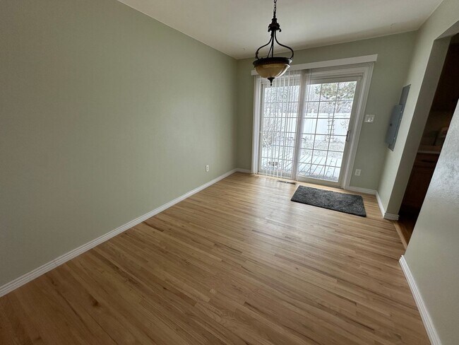 Foto del edificio - ADORABLE 4 BEDROOM HOUSE LOCATED CLOSE TO ...