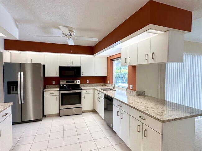 Foto del edificio - 5024 Southern Pine Cir