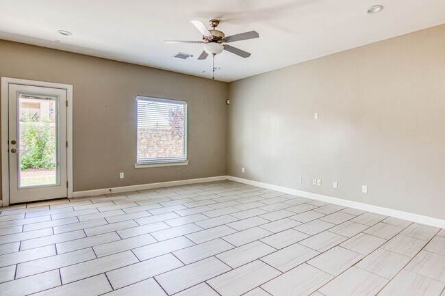 Foto del edificio - Eastside Beautiful 3 bed/2 baths for RENT
