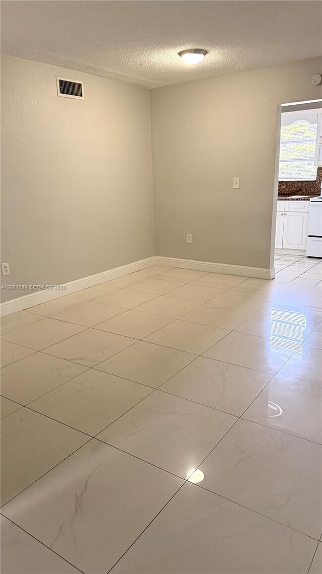 Foto del edificio - 5100 W Flagler St