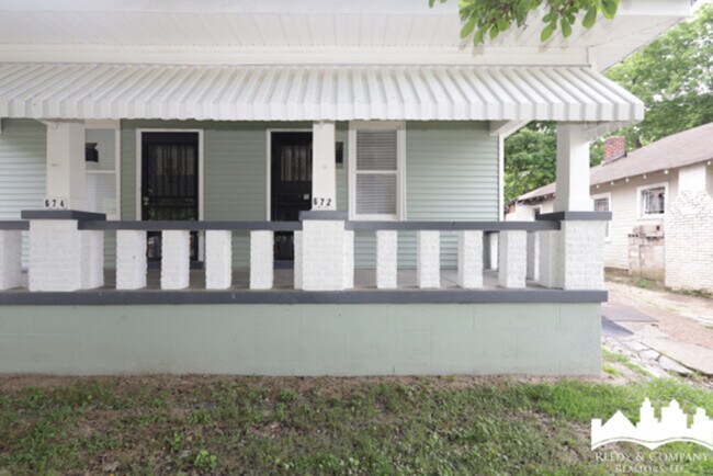 Building Photo - 672 Hillcrest St