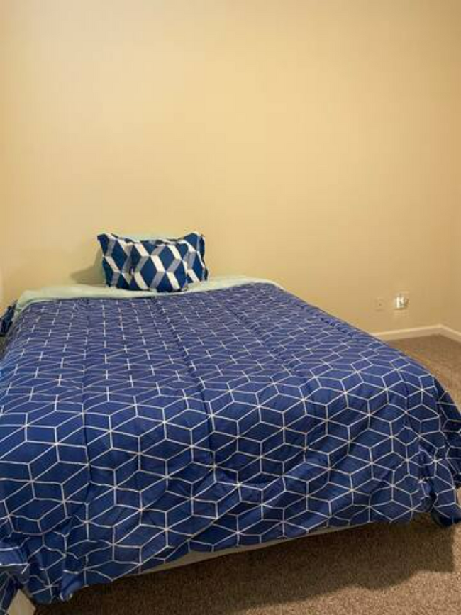 Guest Room with Queen Bed - 4800 Ashford Dunwoody Rd