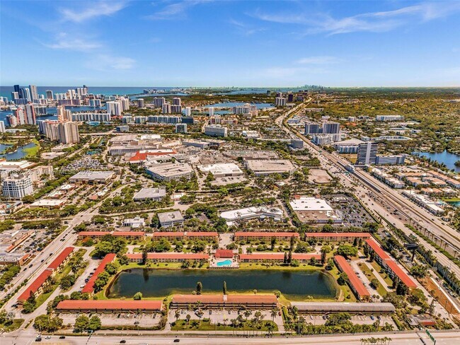 Foto del edificio - 2940 NE 203rd St