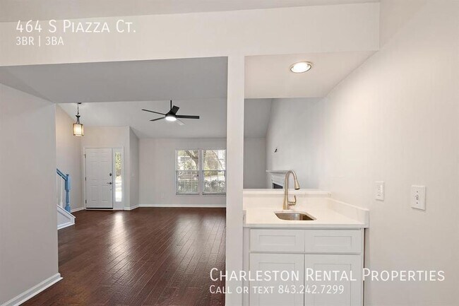 Building Photo - 464 S Piazza Ct