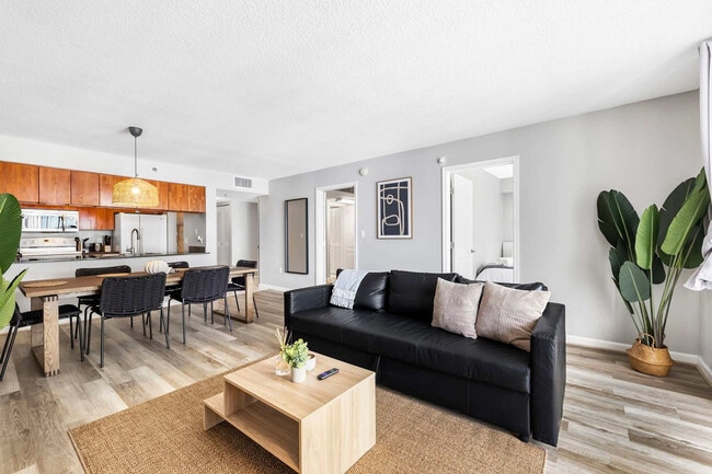 Building Photo - 1 SE 12th St