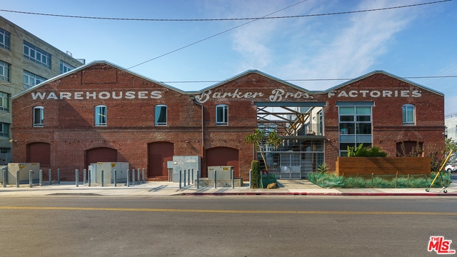 Building Photo - 530 S Hewitt St
