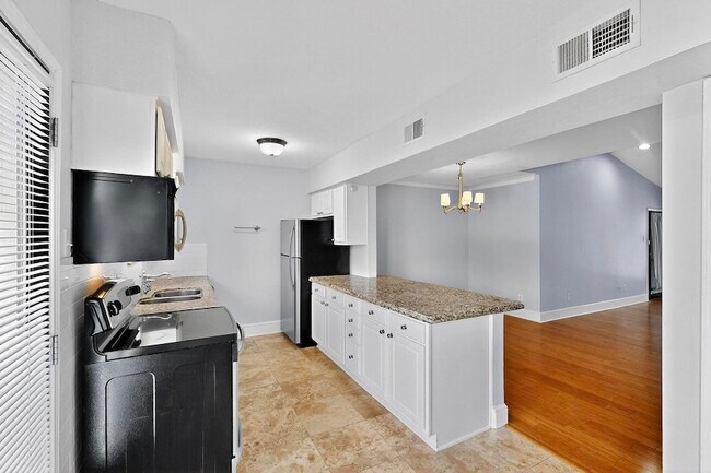 Foto del edificio - 7736 Meadow Rd