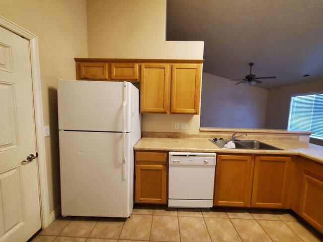 Building Photo - Northern View Subdivision Townhome